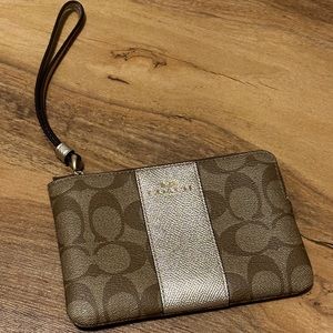 COACH • Clutch Wallet